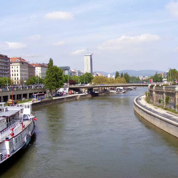 Transfer at Schwedenplatz