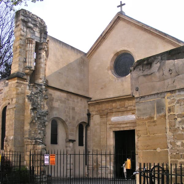 Place Viviani, Church of St. Julien