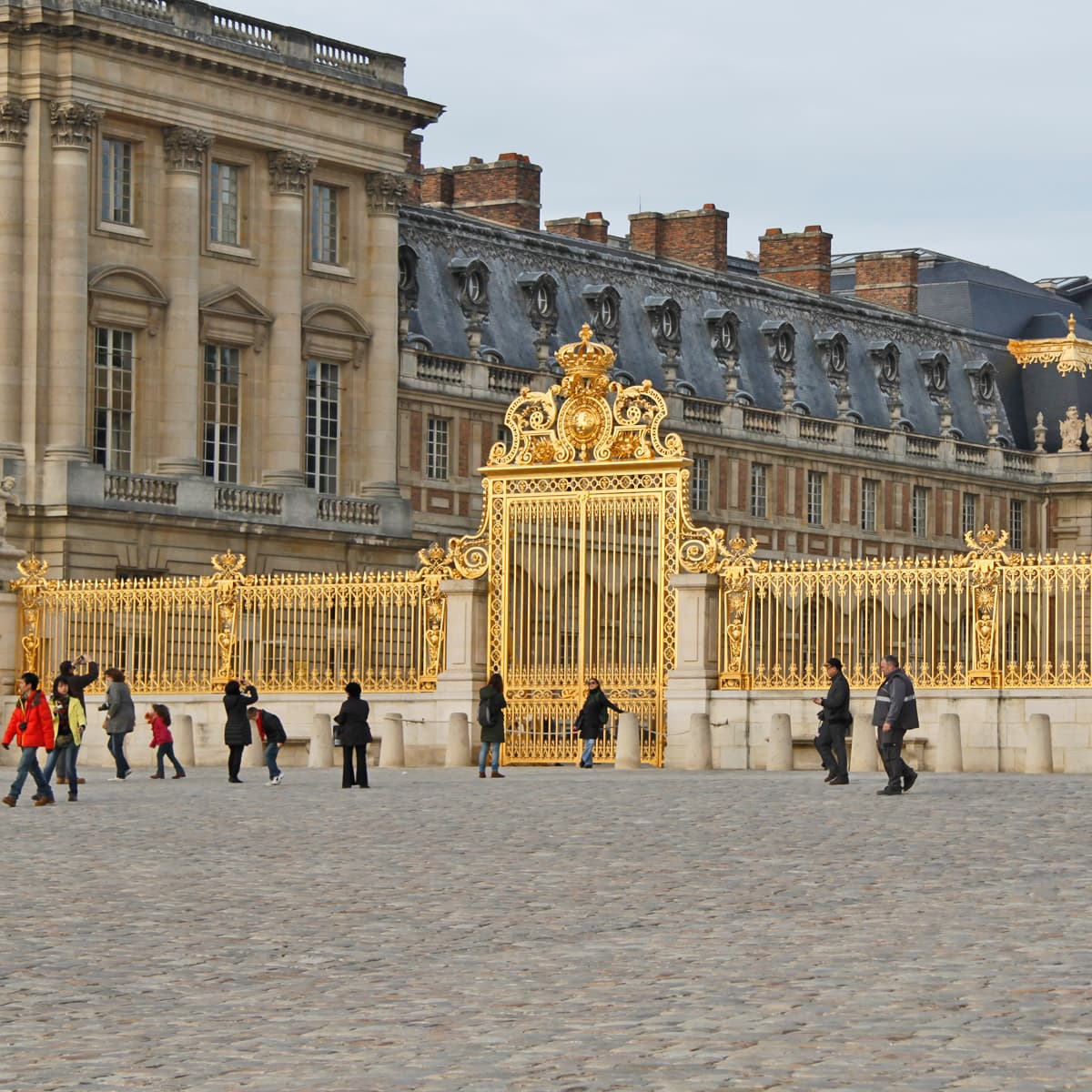 Tour Begins: Château and Courtyard