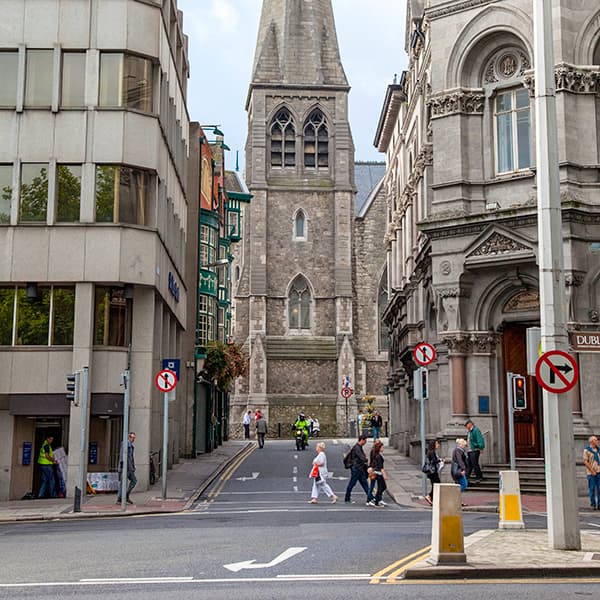 Grand Boulevard, Molly Malone, Bank Bar