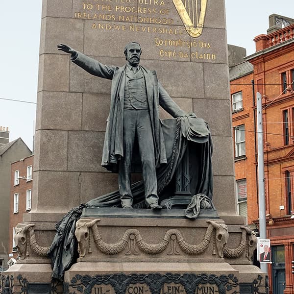 Walking to the Parnell Monument