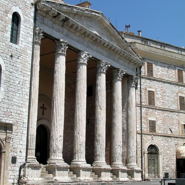 Piazza del Comune, Temple of Minerva
