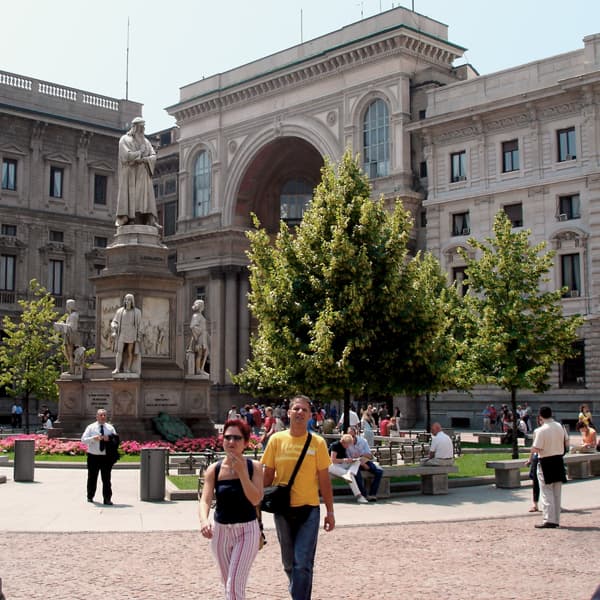 Piazza della Scala, Leonardo da Vinci