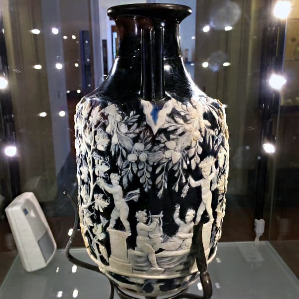 Everyday Objects from Pompeii