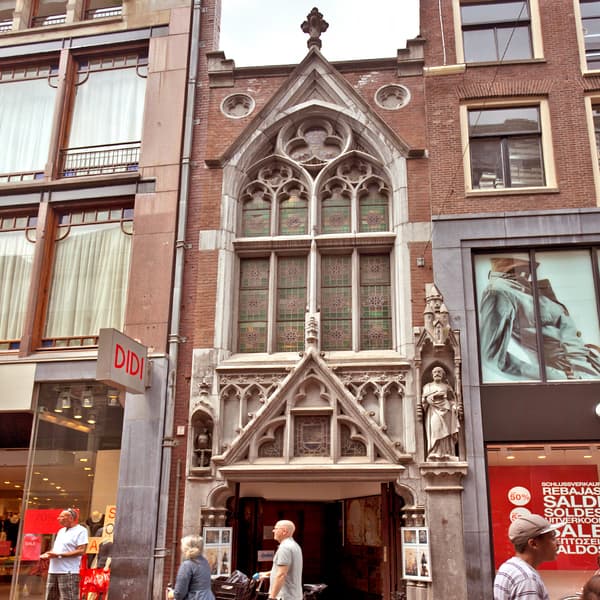 Kalverstraat and De Papegaai