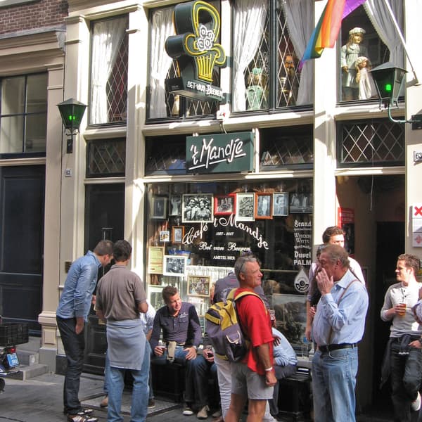 Walking along Zeedijk