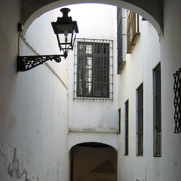 Entering the Barrio Santa Cruz