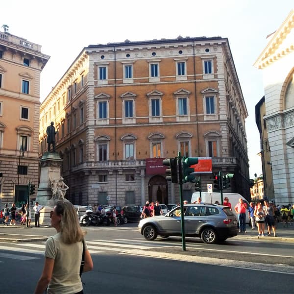 To Victor Emanuel II Boulevard